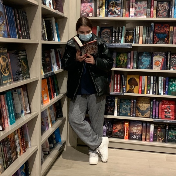 Meet your Posher, Julianne - Picture 1 of 1